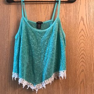 Tank top with pattern on the bottom